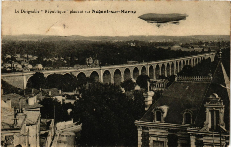 Carte postale ancienne Le Dirigeable République planant sur Nogent-sur-Marne à Nogent-sur-Marne