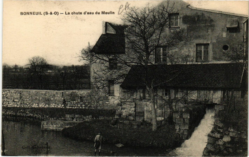 Carte postale ancienne Bonneuil - La chute d'eau du Moulin