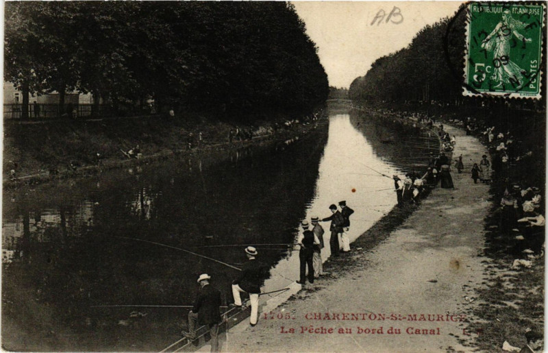 Carte postale ancienne Charenton-Saint-Maurice - La Peche au bord du Canal à Saint-Maurice