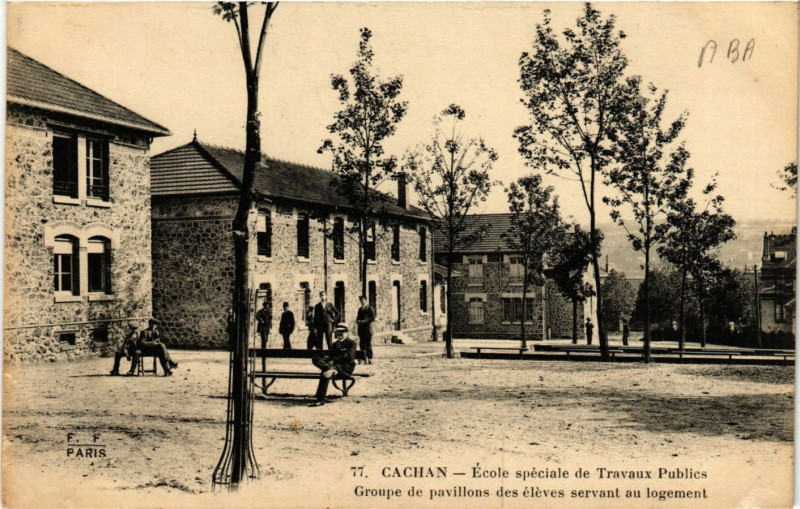 Carte postale ancienne Cachan - Ecole spéciale de Travaux Publics - Groupe de pavillons.. à Cachan