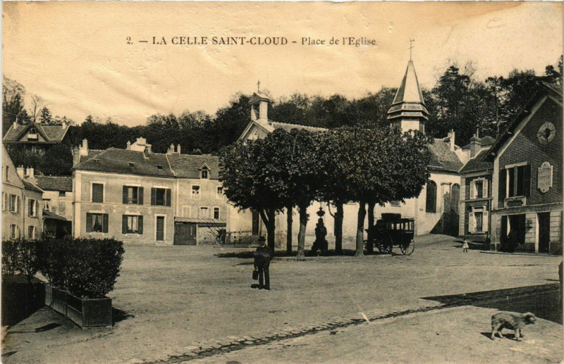 Carte postale ancienne Place de l'Eglise à La Celle-Saint-Cloud