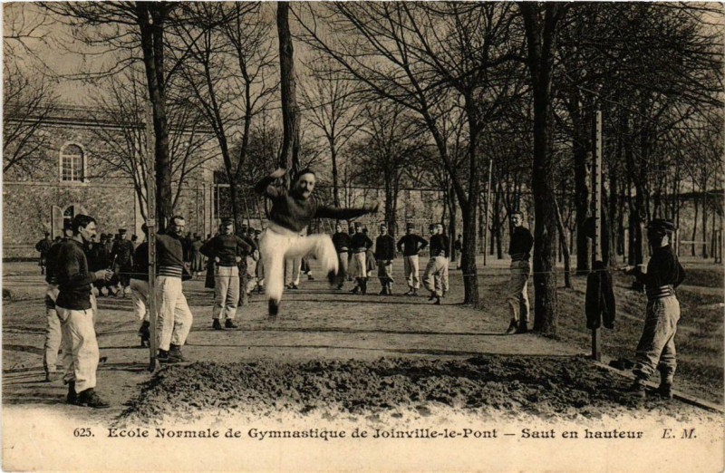 Carte postale ancienne Joinville-le-Pont Saut en hauteur à Joinville-le-Pont