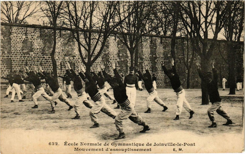 Carte postale ancienne Joinville-le-Pont Mouvement d'assouplissement à Joinville-le-Pont