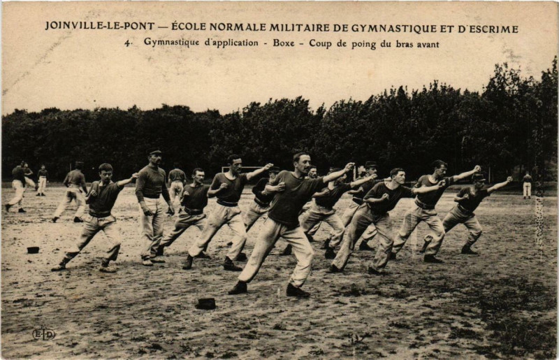 Carte postale ancienne Joinville-le-Pont Gymnastique d'application. Boxe à Joinville-le-Pont