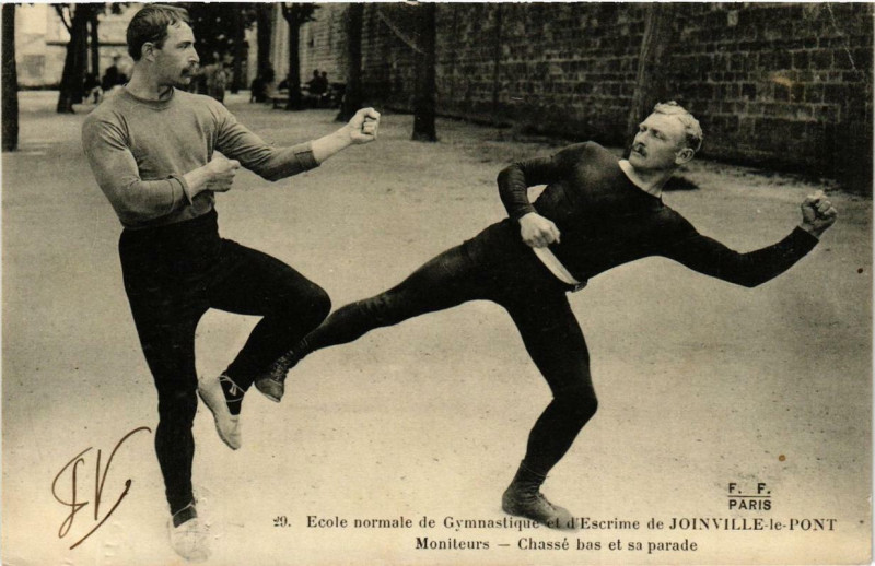 Carte postale ancienne Joinville-le-Pont Moniteurs. Chassé bas F. Fleury à Joinville-le-Pont