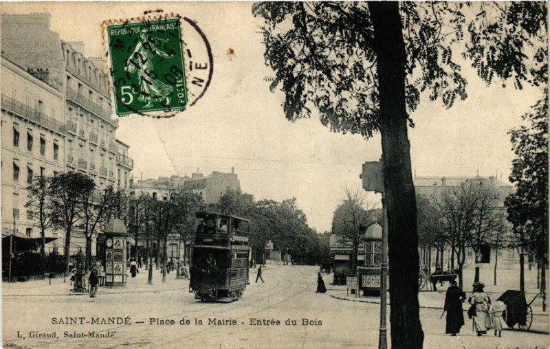 Carte postale ancienne Saint-Mande Place de la Mairie Entrée du Bois à Saint-Mandé