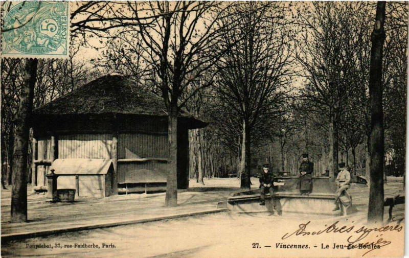Carte postale ancienne Vincennes Le Jeu de Boules à Vincennes