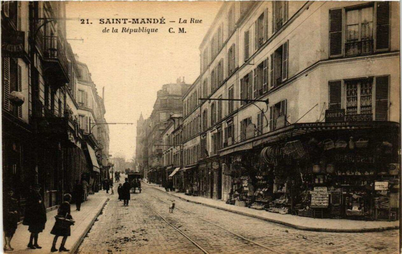 Carte postale ancienne Saint-Mande La Rue de la République à Saint-Mandé