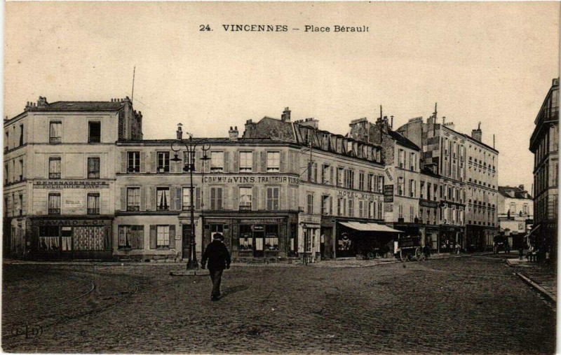 Carte postale ancienne Vincennes Place Bérault à Vincennes