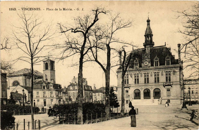Carte postale ancienne Vincennes Place de la Mairie à Vincennes