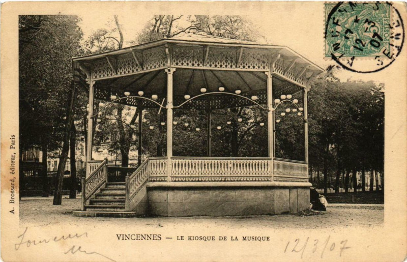 Carte postale ancienne Vincennes Le kiosque de la Musique à Vincennes
