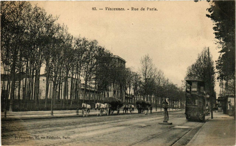 Carte postale ancienne Vincennes Rue de Paris à Vincennes