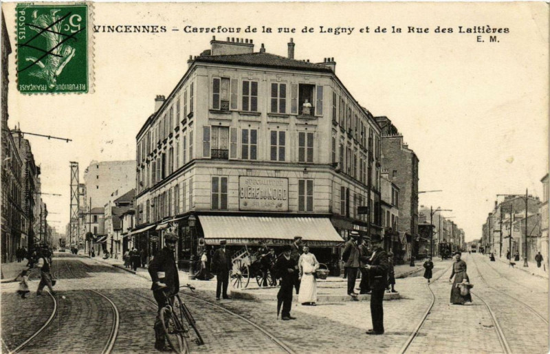 Carte postale ancienne Vincennes Carrefour de la ru de Lagny et de la Re des Laitieres à Vincennes