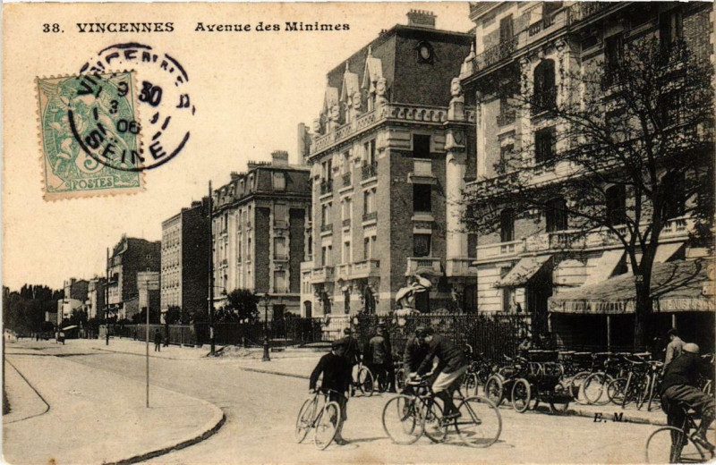 Carte postale ancienne Vincennes Avenue des minimes à Vincennes