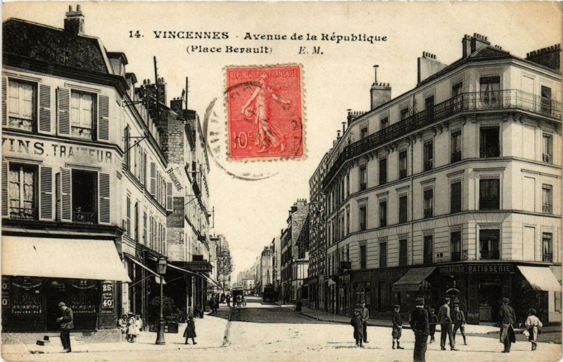 Carte postale ancienne Vincennes Avenue de la République Place Berault à Vincennes