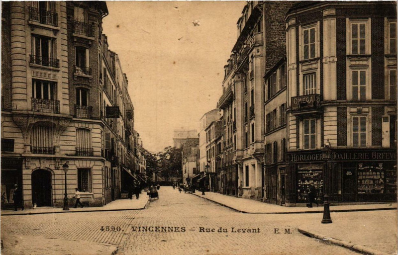 Carte postale ancienne Vincennes Rue du Levant à Vincennes