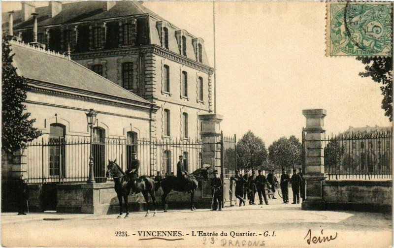 Carte postale ancienne Vincennes L'Entrée du Quartier à Vincennes