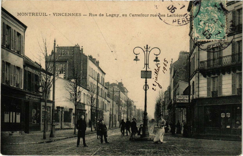 Carte postale ancienne Vincennes Rue de Lagny au carrefour rue des Latieres à Vincennes