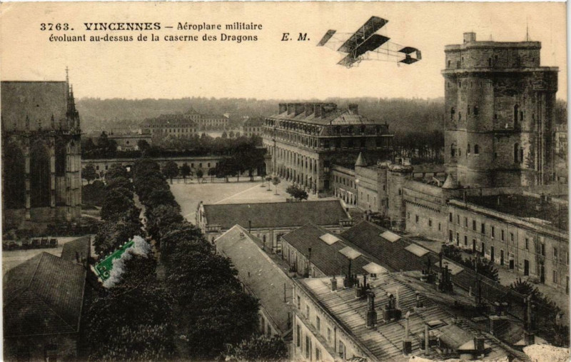 Carte postale ancienne Vincennes Aéroplane militaire à Vincennes