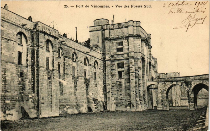 Carte postale ancienne Fort de Vincennes Vue des Fossés Sud à Vincennes