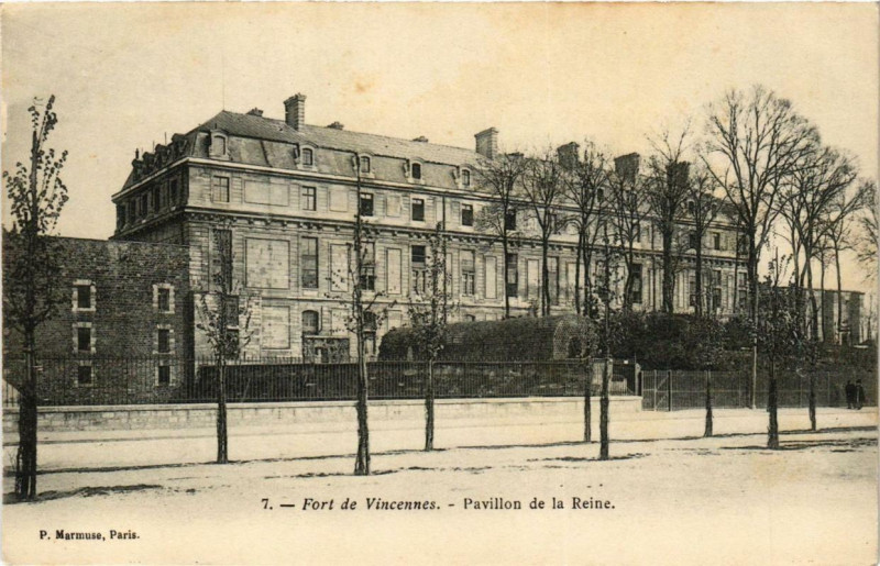 Carte postale ancienne Fort de Vincennes Pavillon de la Reine à Vincennes