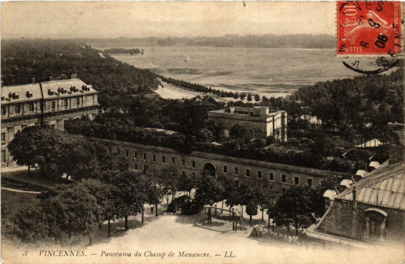 Carte postale ancienne Vincennes Panorama du Champ de Manoeuvre à Vincennes