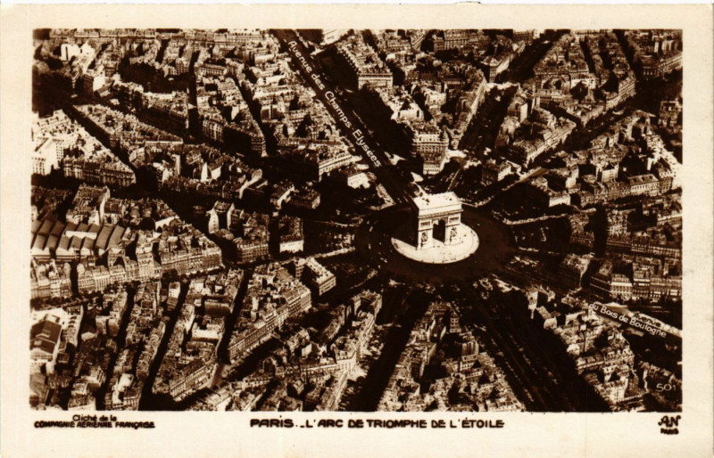 Carte postale ancienne Paris 8e - L'Arc de Triomphe à Paris 8e