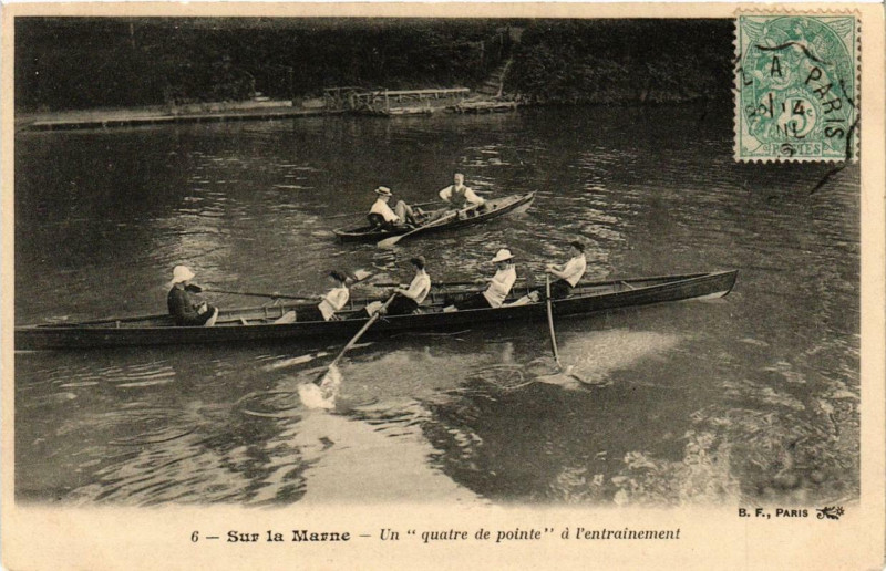 Carte postale ancienne Sur la Marne Un quatre de pointe a l'entrainement
