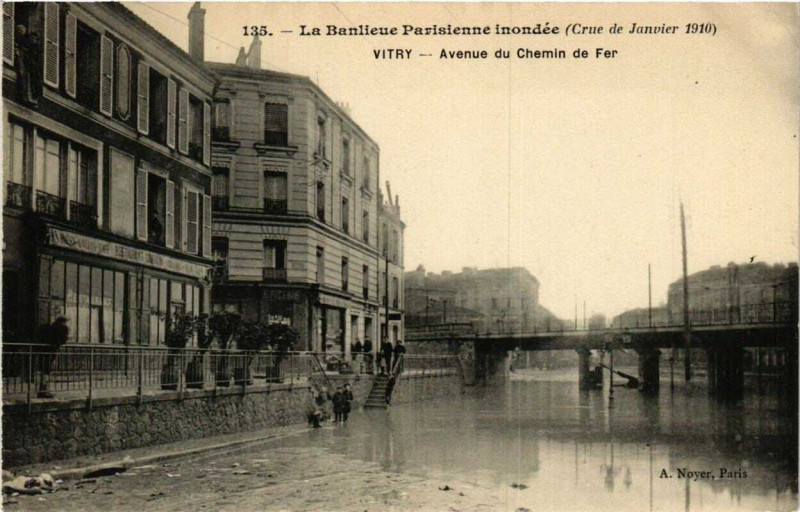 Carte postale ancienne Vitry Avenue du Chemin de Fer
