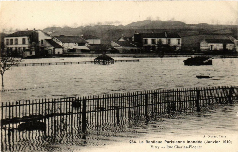 Carte postale ancienne Vitry Rue Charles Floquet