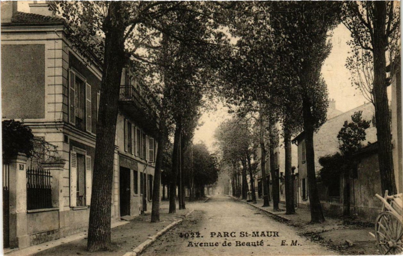 Carte postale ancienne Parc Saint-Maur Avenue de Beauté
