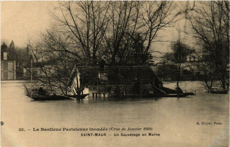 Carte postale ancienne Saint-Maur Un Sauvetage en Marne