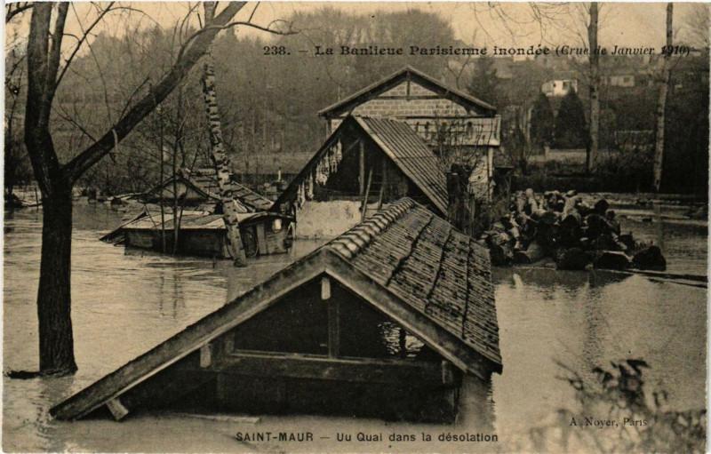 Carte postale ancienne Saint-Maur Un Quai dans la désolation
