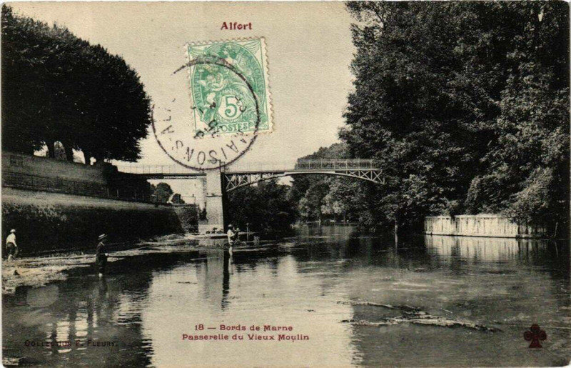 Carte postale ancienne Alfort Bords de Marne Passerelle du Vieux Moulin