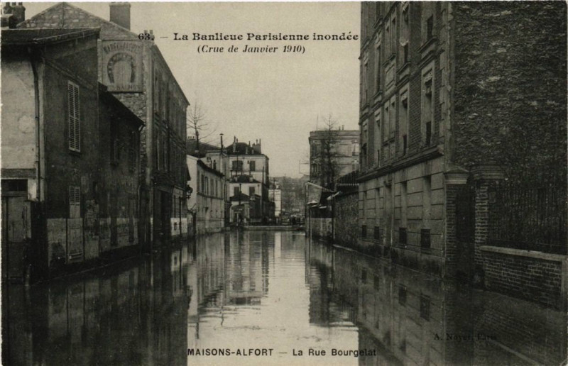 Carte postale ancienne Maisons-Alfort La Rue Bourgelat à Maisons-Alfort