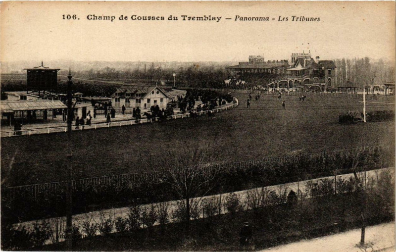 Carte postale ancienne Champ de Courses du Tremblay Panorama Les Tribunes