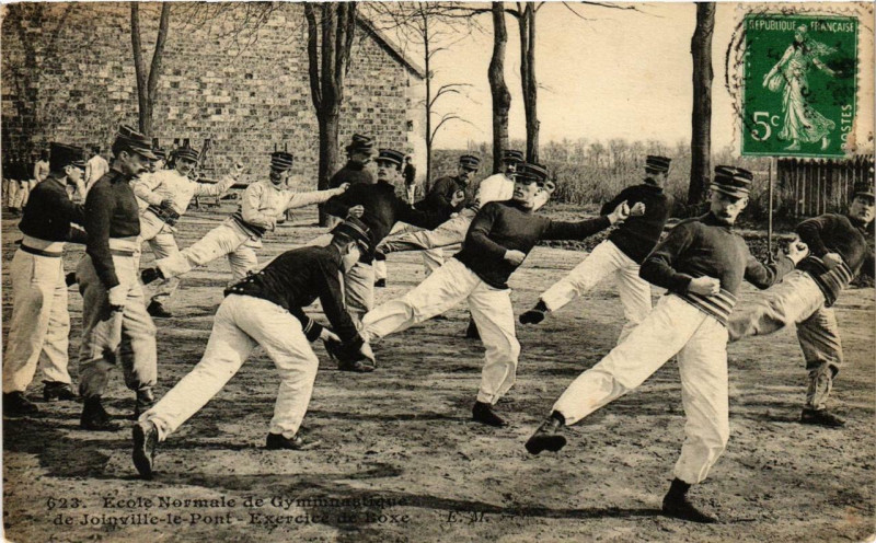 Carte postale ancienne Joinville-le-Pont Ecole Normale de Gymnastique Exercice de Boxe à Joinville-le-Pont