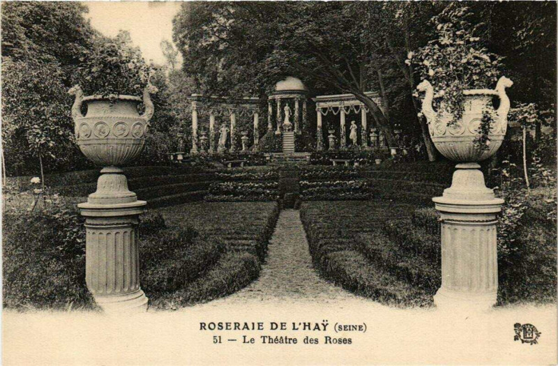 Carte postale ancienne L'Hay-les-Roses Roseraie Le Théatre des Roses à L'Haÿ-les-Roses