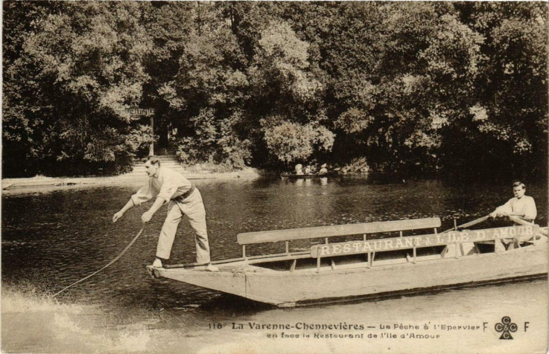 Carte postale ancienne Varenne-Chennevieres 115 La Peche a l'epervier