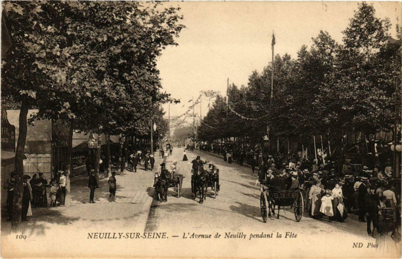Carte postale ancienne Neuilly-sur-Seine l'Avenue de Neuilly pendant la Fete à Neuilly-sur-Seine