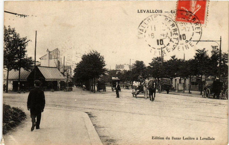 Carte postale ancienne Levallois Le Boulevard