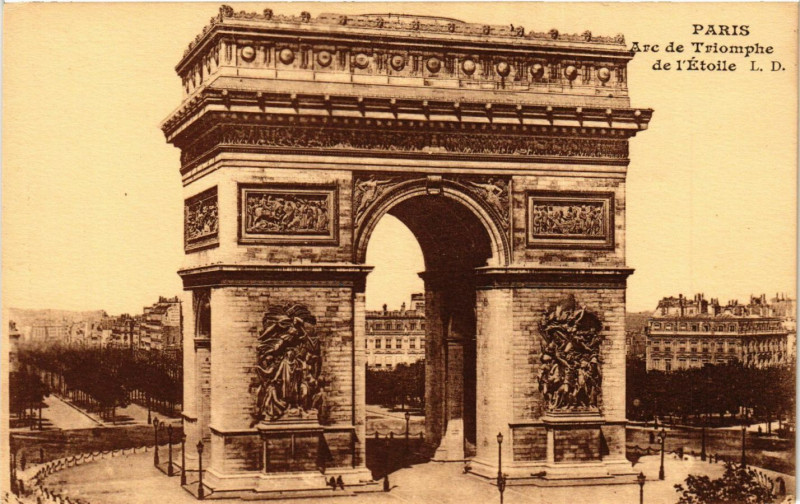 Carte postale ancienne Paris 8e - Arc de Triomphe à Paris 8e