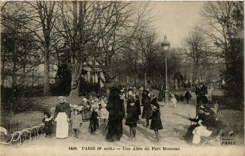 Carte postale ancienne Paris 8e - Une allée du Parc Monceau à Paris 8e