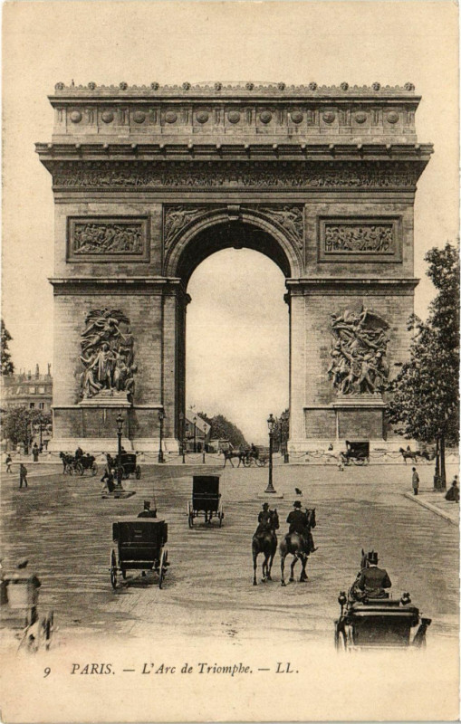 Carte postale ancienne Paris 8e - L'Arc de Triomphe à Paris 8e