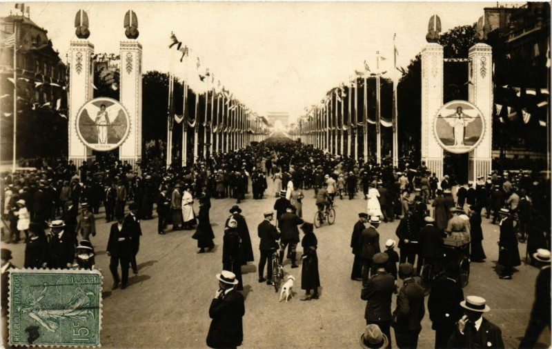 Carte postale ancienne Paris 8e Les Fetes de la Victoire à Paris 8e
