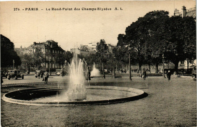 Carte postale ancienne Paris 8e - Le Rond-Point des Champs Elysées à Paris 8e