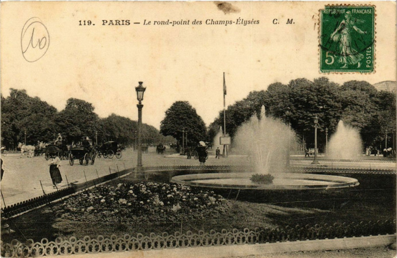 Carte postale ancienne Paris 8e - Le rond-point des Champs-Elysées à Paris 8e
