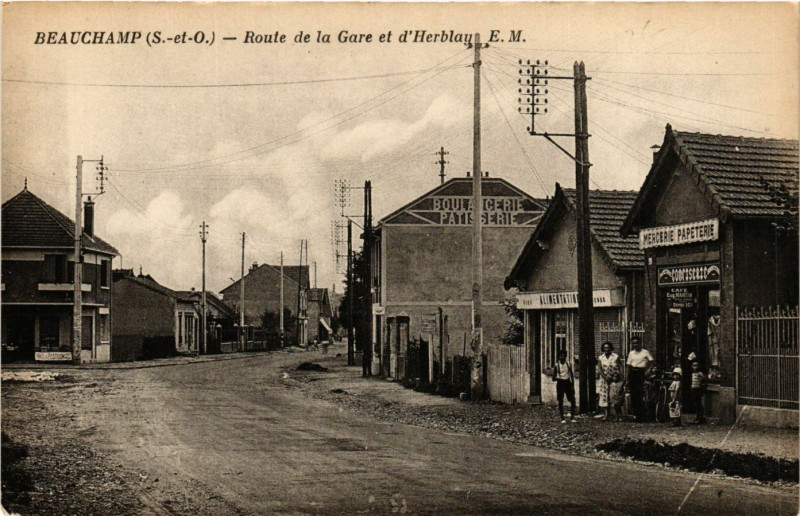 Carte postale ancienne Beauchamp - Route de la Gare et d'Herblay à Beauchamp