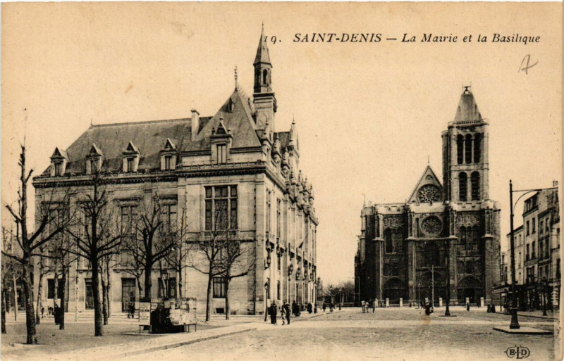 Carte postale ancienne Saint-Denis - La Mairie et la Basilique à Saint-Denis