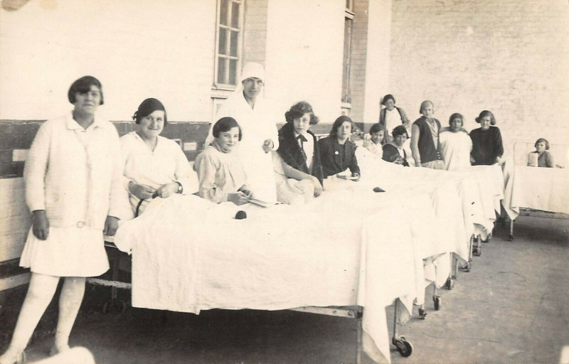 Carte postale ancienne Berck Plage Carte Photo Sanatorium De L'Oise Noms Des Gens Au Verso à Berck